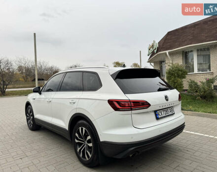 Білий Фольксваген Туарег, об'ємом двигуна 3 л та пробігом 107 тис. км за 42500 $, фото 4 на Automoto.ua