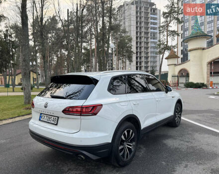 Белый Фольксваген Туарег, объемом двигателя 3 л и пробегом 109 тыс. км за 39700 $, фото 6 на Automoto.ua