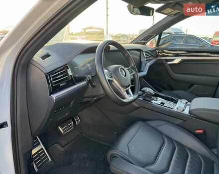 Белый Фольксваген Туарег, объемом двигателя 2.97 л и пробегом 103 тыс. км за 59500 $, фото 25 на Automoto.ua