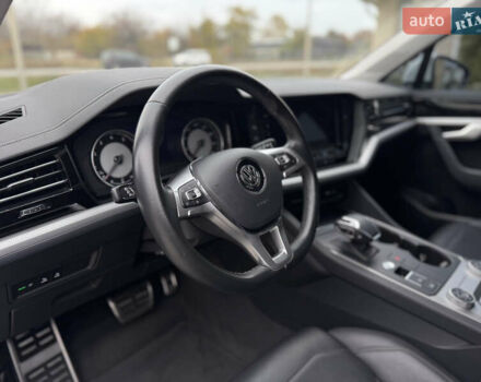 Білий Фольксваген Туарег, об'ємом двигуна 3 л та пробігом 107 тис. км за 42500 $, фото 14 на Automoto.ua