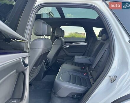 Белый Фольксваген Туарег, объемом двигателя 2.97 л и пробегом 148 тыс. км за 54500 $, фото 21 на Automoto.ua