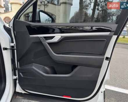 Белый Фольксваген Туарег, объемом двигателя 3 л и пробегом 109 тыс. км за 39700 $, фото 25 на Automoto.ua