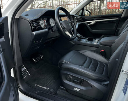 Білий Фольксваген Туарег, об'ємом двигуна 3 л та пробігом 122 тис. км за 42000 $, фото 4 на Automoto.ua