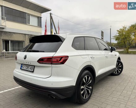 Білий Фольксваген Туарег, об'ємом двигуна 3 л та пробігом 107 тис. км за 42500 $, фото 40 на Automoto.ua