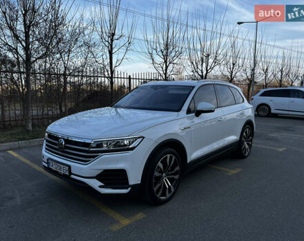 Білий Фольксваген Туарег, об'ємом двигуна 3 л та пробігом 122 тис. км за 42000 $, фото 1 на Automoto.ua