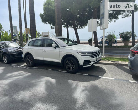 Белый Фольксваген Туарег, объемом двигателя 3 л и пробегом 115 тыс. км за 39900 $, фото 2 на Automoto.ua