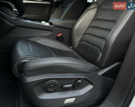 Белый Фольксваген Туарег, объемом двигателя 3 л и пробегом 109 тыс. км за 39700 $, фото 15 на Automoto.ua