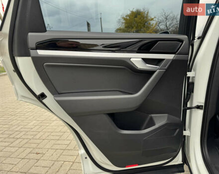 Білий Фольксваген Туарег, об'ємом двигуна 3 л та пробігом 107 тис. км за 42500 $, фото 18 на Automoto.ua