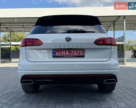 Белый Фольксваген Туарег, объемом двигателя 2.97 л и пробегом 148 тыс. км за 54500 $, фото 6 на Automoto.ua
