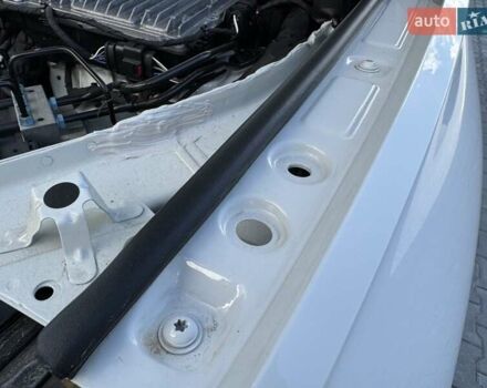 Белый Фольксваген Туарег, объемом двигателя 2.97 л и пробегом 148 тыс. км за 54500 $, фото 48 на Automoto.ua