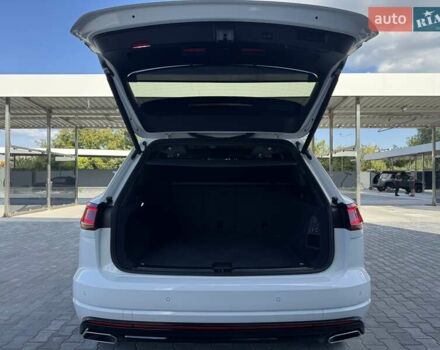 Белый Фольксваген Туарег, объемом двигателя 2.97 л и пробегом 148 тыс. км за 54500 $, фото 31 на Automoto.ua