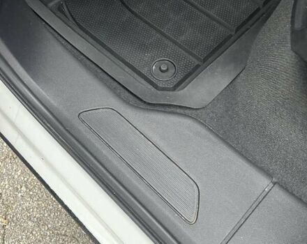 Білий Фольксваген Туарег, об'ємом двигуна 3 л та пробігом 95 тис. км за 53500 $, фото 79 на Automoto.ua