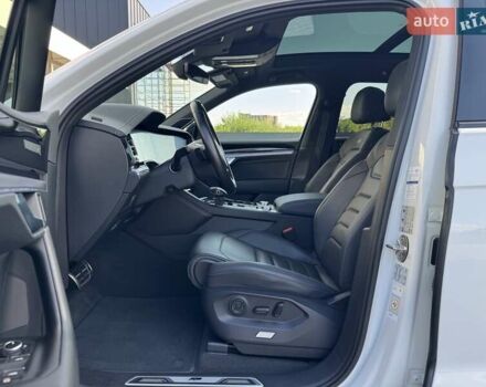 Белый Фольксваген Туарег, объемом двигателя 2.97 л и пробегом 148 тыс. км за 54500 $, фото 9 на Automoto.ua