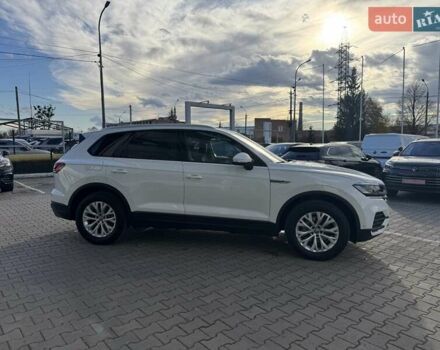 Фольксваген Туарег 2020 у Чернівцях на Automoto.ua Білий Фольксваген Туарег, об'ємом двигуна 3 л та пробігом 190 тис. км за 37800 $, фото 7 на Automoto.ua