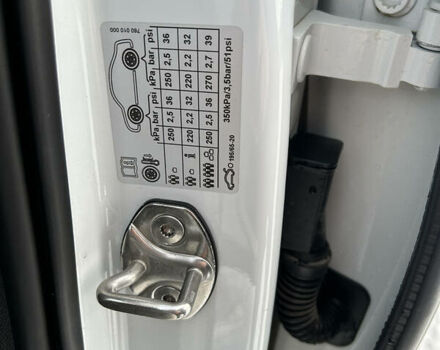 Білий Фольксваген Туарег, об'ємом двигуна 3 л та пробігом 95 тис. км за 53500 $, фото 32 на Automoto.ua