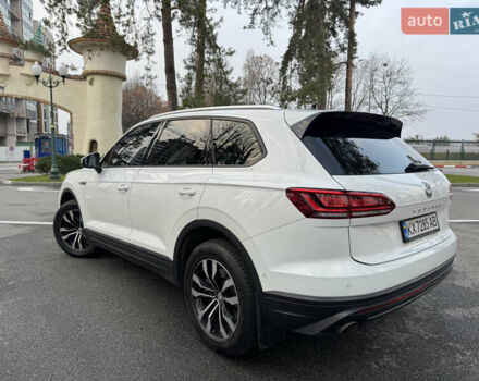 Белый Фольксваген Туарег, объемом двигателя 3 л и пробегом 109 тыс. км за 39700 $, фото 36 на Automoto.ua