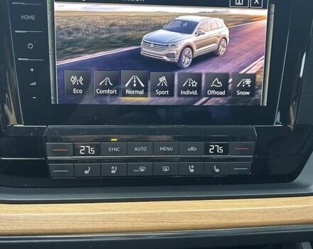 Білий Фольксваген Туарег, об'ємом двигуна 3 л та пробігом 95 тис. км за 53500 $, фото 29 на Automoto.ua