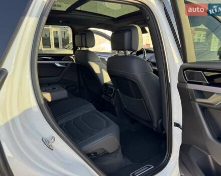 Белый Фольксваген Туарег, объемом двигателя 2.97 л и пробегом 103 тыс. км за 59500 $, фото 43 на Automoto.ua