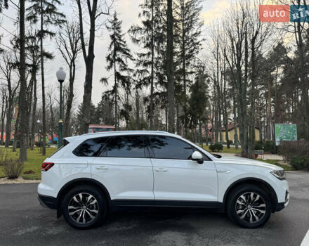 Белый Фольксваген Туарег, объемом двигателя 3 л и пробегом 109 тыс. км за 39700 $, фото 7 на Automoto.ua