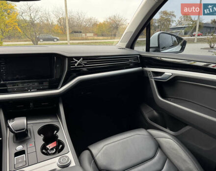 Білий Фольксваген Туарег, об'ємом двигуна 3 л та пробігом 107 тис. км за 42500 $, фото 17 на Automoto.ua