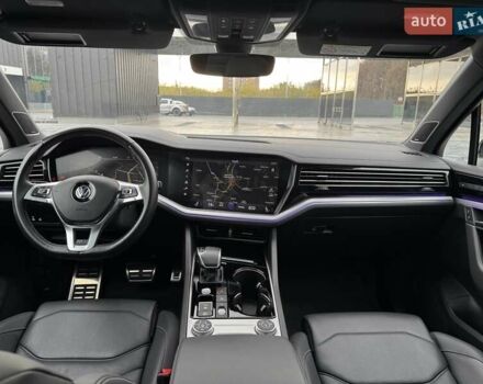 Білий Фольксваген Туарег, об'ємом двигуна 2.97 л та пробігом 148 тис. км за 53500 $, фото 19 на Automoto.ua