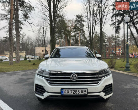 Белый Фольксваген Туарег, объемом двигателя 3 л и пробегом 109 тыс. км за 39700 $, фото 1 на Automoto.ua