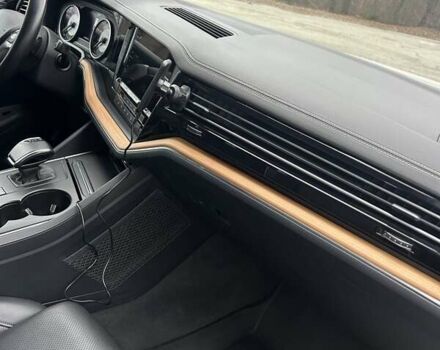 Білий Фольксваген Туарег, об'ємом двигуна 3 л та пробігом 95 тис. км за 53500 $, фото 63 на Automoto.ua