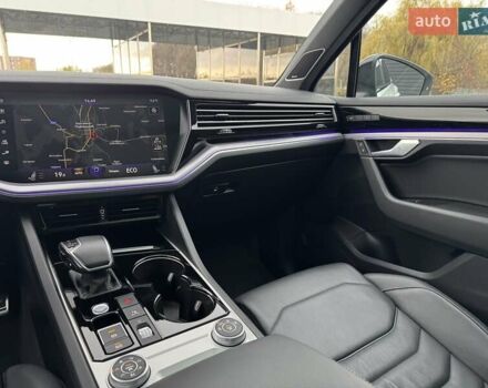 Білий Фольксваген Туарег, об'ємом двигуна 2.97 л та пробігом 148 тис. км за 53500 $, фото 22 на Automoto.ua