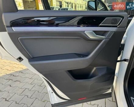 Белый Фольксваген Туарег, объемом двигателя 2.97 л и пробегом 103 тыс. км за 59500 $, фото 32 на Automoto.ua