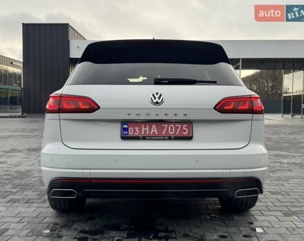 Білий Фольксваген Туарег, об'ємом двигуна 2.97 л та пробігом 148 тис. км за 53500 $, фото 5 на Automoto.ua