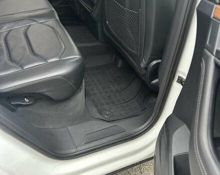 Білий Фольксваген Туарег, об'ємом двигуна 3 л та пробігом 95 тис. км за 53500 $, фото 66 на Automoto.ua