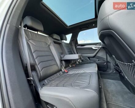 Белый Фольксваген Туарег, объемом двигателя 2.97 л и пробегом 148 тыс. км за 54500 $, фото 19 на Automoto.ua