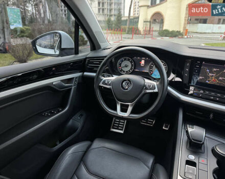 Белый Фольксваген Туарег, объемом двигателя 3 л и пробегом 109 тыс. км за 39700 $, фото 17 на Automoto.ua