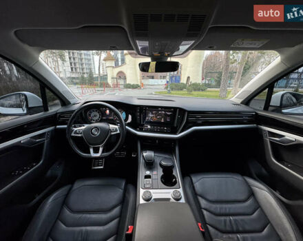 Белый Фольксваген Туарег, объемом двигателя 3 л и пробегом 109 тыс. км за 39700 $, фото 18 на Automoto.ua