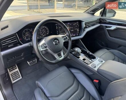 Белый Фольксваген Туарег, объемом двигателя 2.97 л и пробегом 148 тыс. км за 54500 $, фото 13 на Automoto.ua