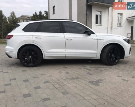 Білий Фольксваген Туарег, об'ємом двигуна 3.96 л та пробігом 126 тис. км за 59500 $, фото 2 на Automoto.ua