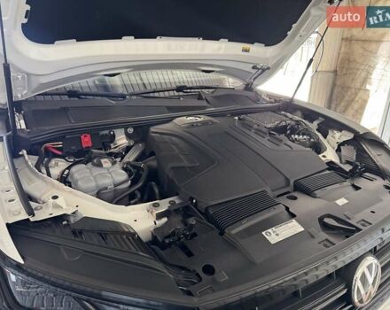 Белый Фольксваген Туарег, объемом двигателя 2.97 л и пробегом 103 тыс. км за 59500 $, фото 61 на Automoto.ua