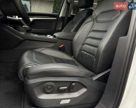 Білий Фольксваген Туарег, об'ємом двигуна 3 л та пробігом 107 тис. км за 42500 $, фото 13 на Automoto.ua