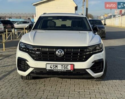 Белый Фольксваген Туарег, объемом двигателя 2.97 л и пробегом 103 тыс. км за 59500 $, фото 1 на Automoto.ua