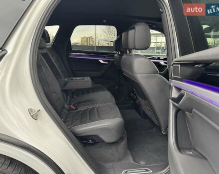 Білий Фольксваген Туарег, об'ємом двигуна 2.97 л та пробігом 148 тис. км за 53500 $, фото 17 на Automoto.ua