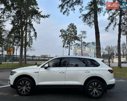 Белый Фольксваген Туарег, объемом двигателя 3 л и пробегом 109 тыс. км за 39700 $, фото 3 на Automoto.ua