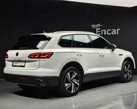 Фольксваген Туарег 2020 у Києві на Automoto.ua Білий Фольксваген Туарег, об'ємом двигуна 3 л та пробігом 25 тис. км за 34000 $, фото 2 на Automoto.ua