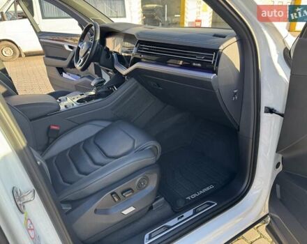 Белый Фольксваген Туарег, объемом двигателя 2.97 л и пробегом 103 тыс. км за 59500 $, фото 46 на Automoto.ua