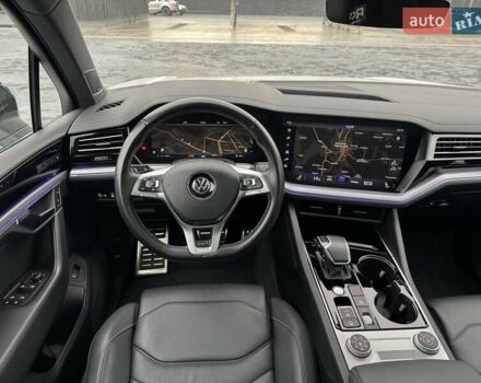 Білий Фольксваген Туарег, об'ємом двигуна 2.97 л та пробігом 148 тис. км за 53500 $, фото 20 на Automoto.ua