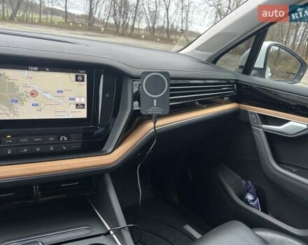 Білий Фольксваген Туарег, об'ємом двигуна 3 л та пробігом 95 тис. км за 53500 $, фото 102 на Automoto.ua