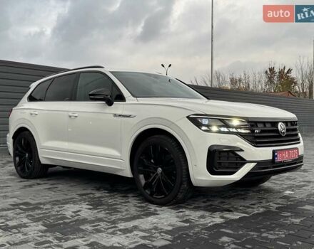 Білий Фольксваген Туарег, об'ємом двигуна 2.97 л та пробігом 148 тис. км за 53500 $, фото 2 на Automoto.ua