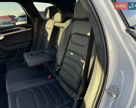 Белый Фольксваген Туарег, объемом двигателя 2.97 л и пробегом 103 тыс. км за 59500 $, фото 34 на Automoto.ua