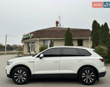 Білий Фольксваген Туарег, об'ємом двигуна 3 л та пробігом 107 тис. км за 42500 $, фото 3 на Automoto.ua