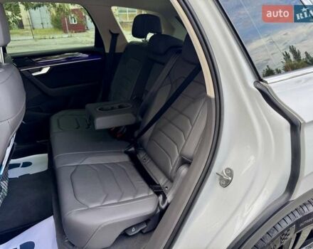 Белый Фольксваген Туарег, объемом двигателя 2.99 л и пробегом 40 тыс. км за 64990 $, фото 18 на Automoto.ua