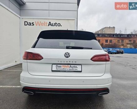 Белый Фольксваген Туарег, объемом двигателя 2.97 л и пробегом 179 тыс. км за 53924 $, фото 3 на Automoto.ua